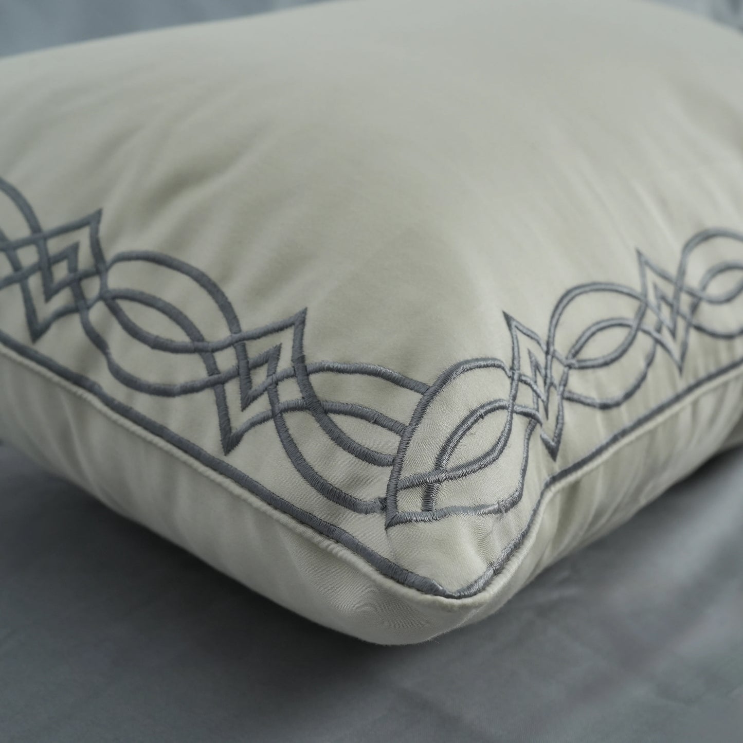 Junoon Royale Sell (400 TC) - 100% Cotton King-Size Bedsheet + 4 Pillow Covers