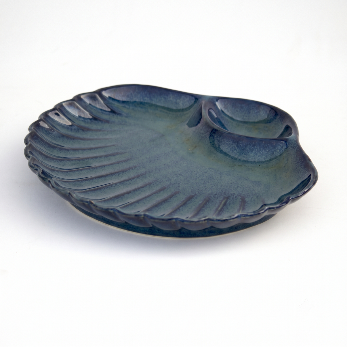 Premium Ceramic Seashell Chip & Dip Serving Platter – Glossy Shell Design | 27 × 25.5 × 4 cm (DZ)