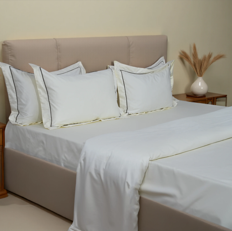 BOMOND Elegant Piping Bedsheet (300TC) - 100% Cotton King-Size Bedsheet + 2 Pillow Covers