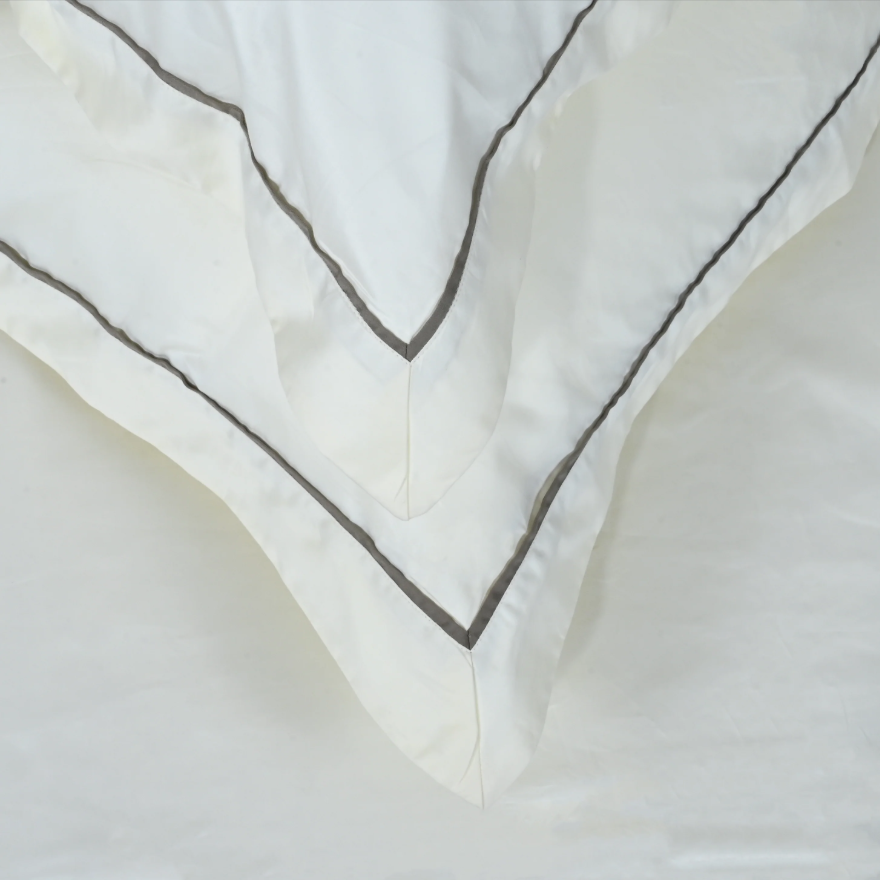 BOMOND Elegant Piping Bedsheet (300TC) - 100% Cotton King-Size Bedsheet + 2 Pillow Covers