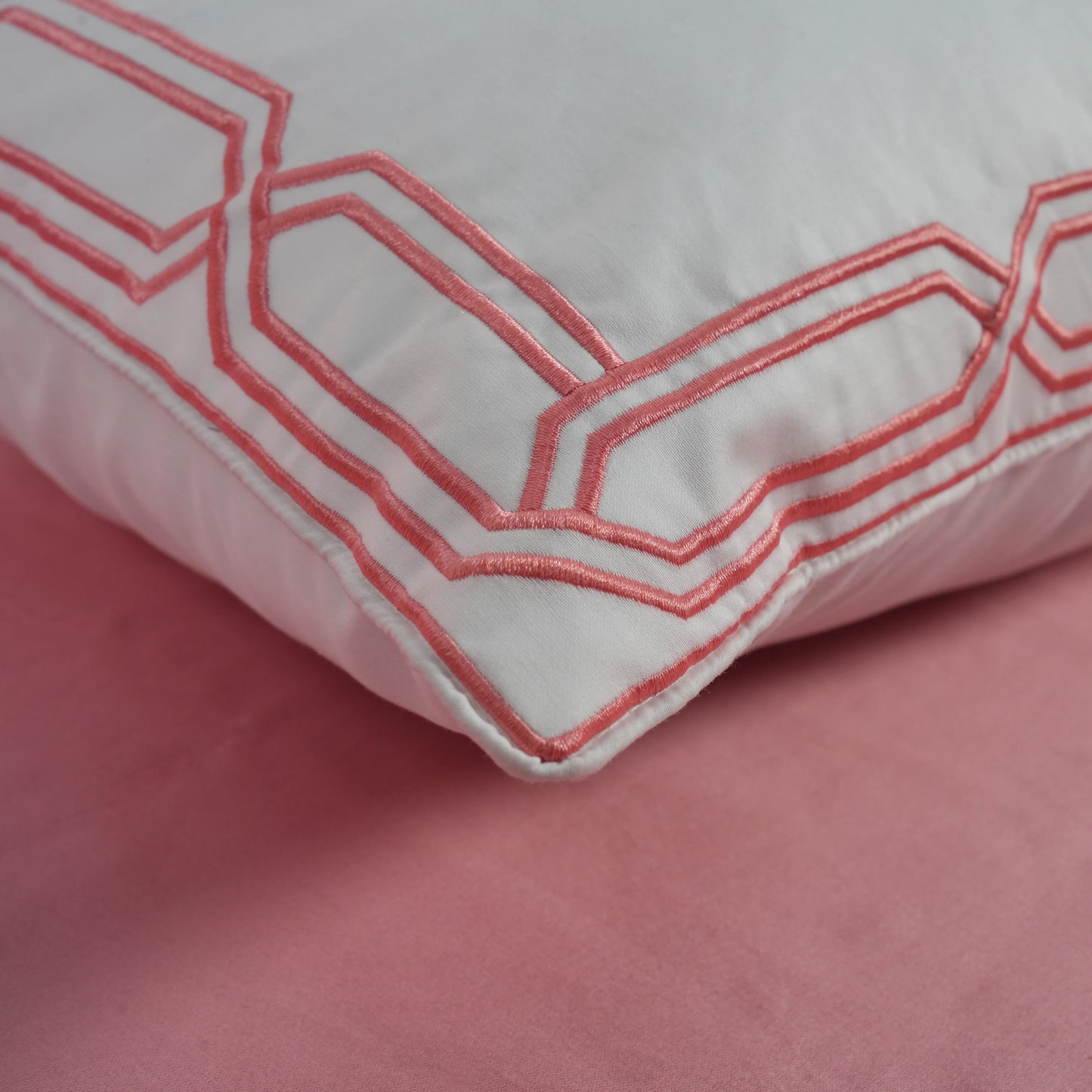 Junoon Bubble Pink (400 TC) - 100% Cotton King-Size Bedsheet + 4 Pillow Covers