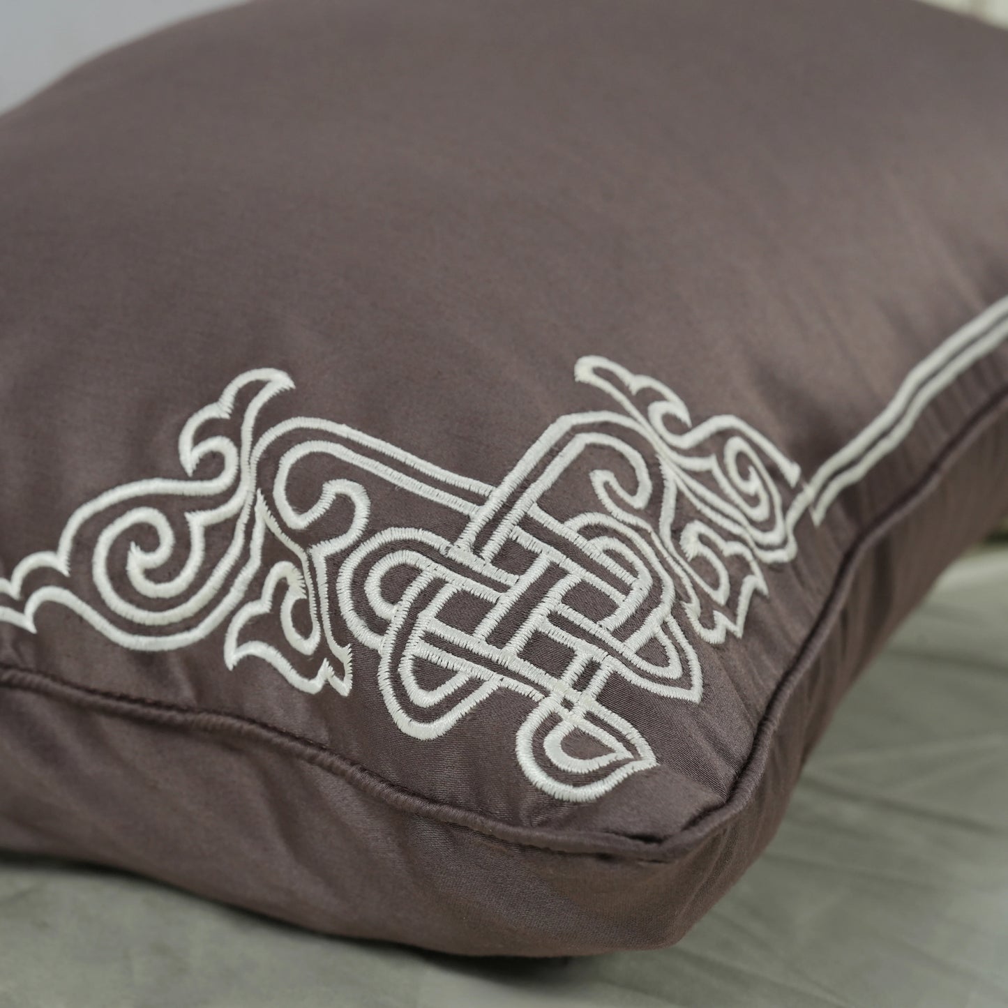 Junoon Lame White (400 TC) - 100% Cotton King-Size Bedsheet + 4 Pillow Covers