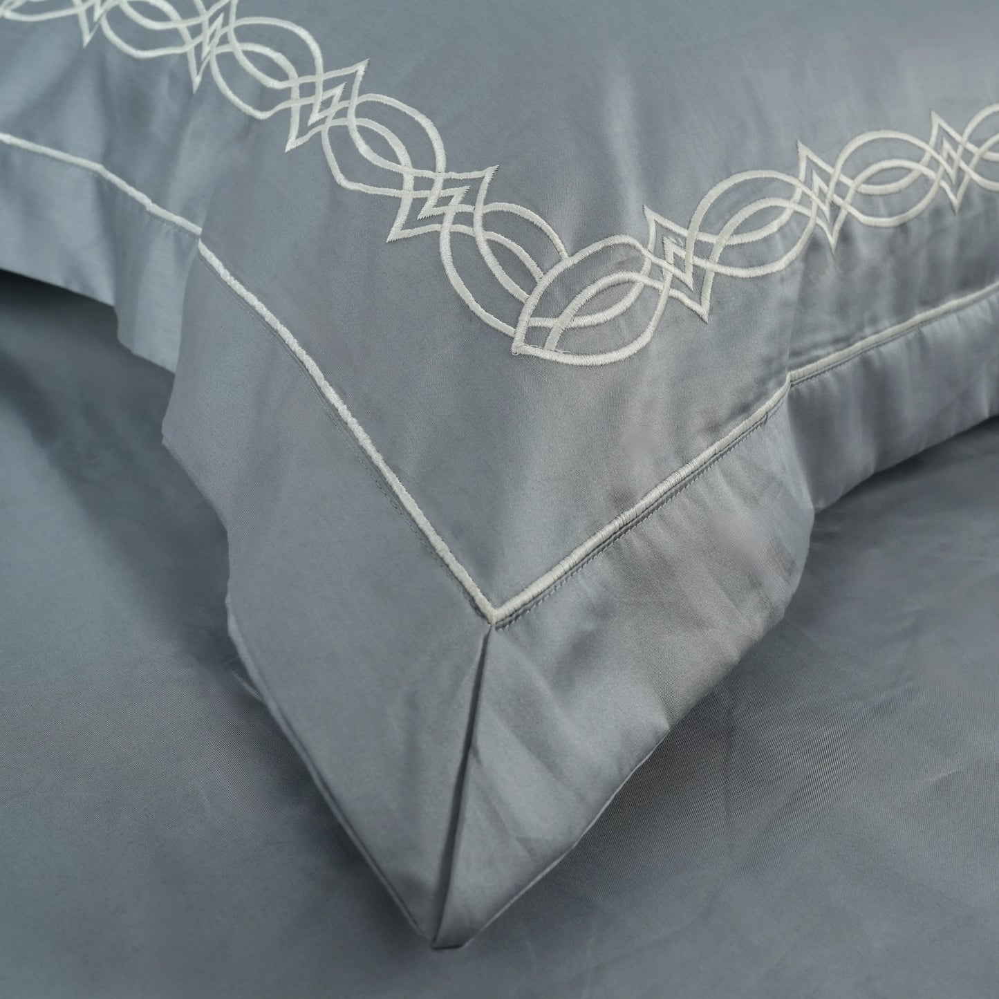 Junoon Royale Sell (400 TC) - 100% Cotton King-Size Bedsheet + 4 Pillow Covers