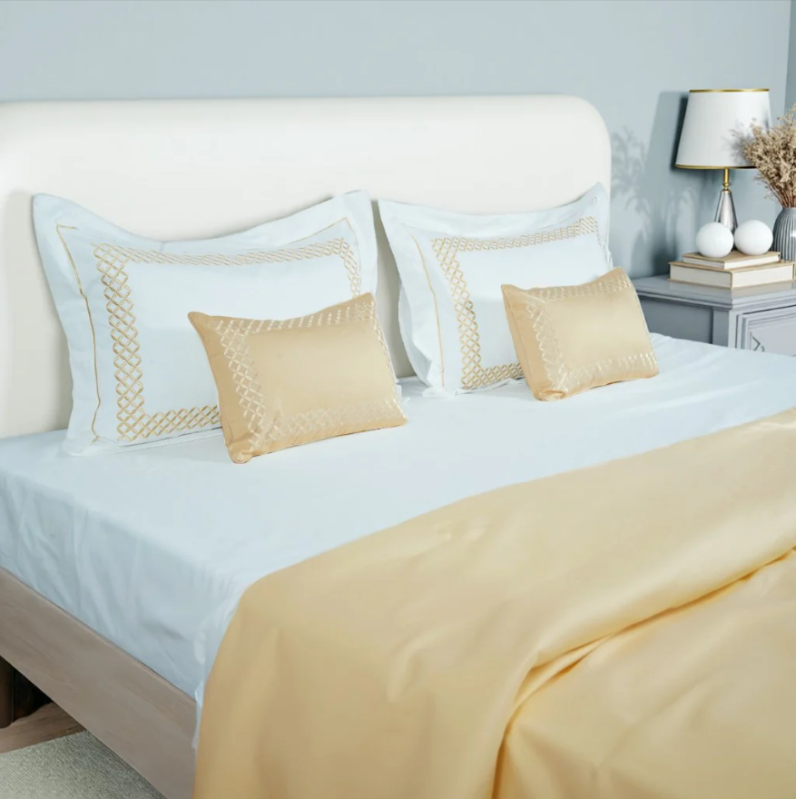 LUXE Comforter Set (600TC) - 100% Cotton King-Size Bedsheet + 2 Pillow Covers + 2 Cushion Cover + 1 Comforter