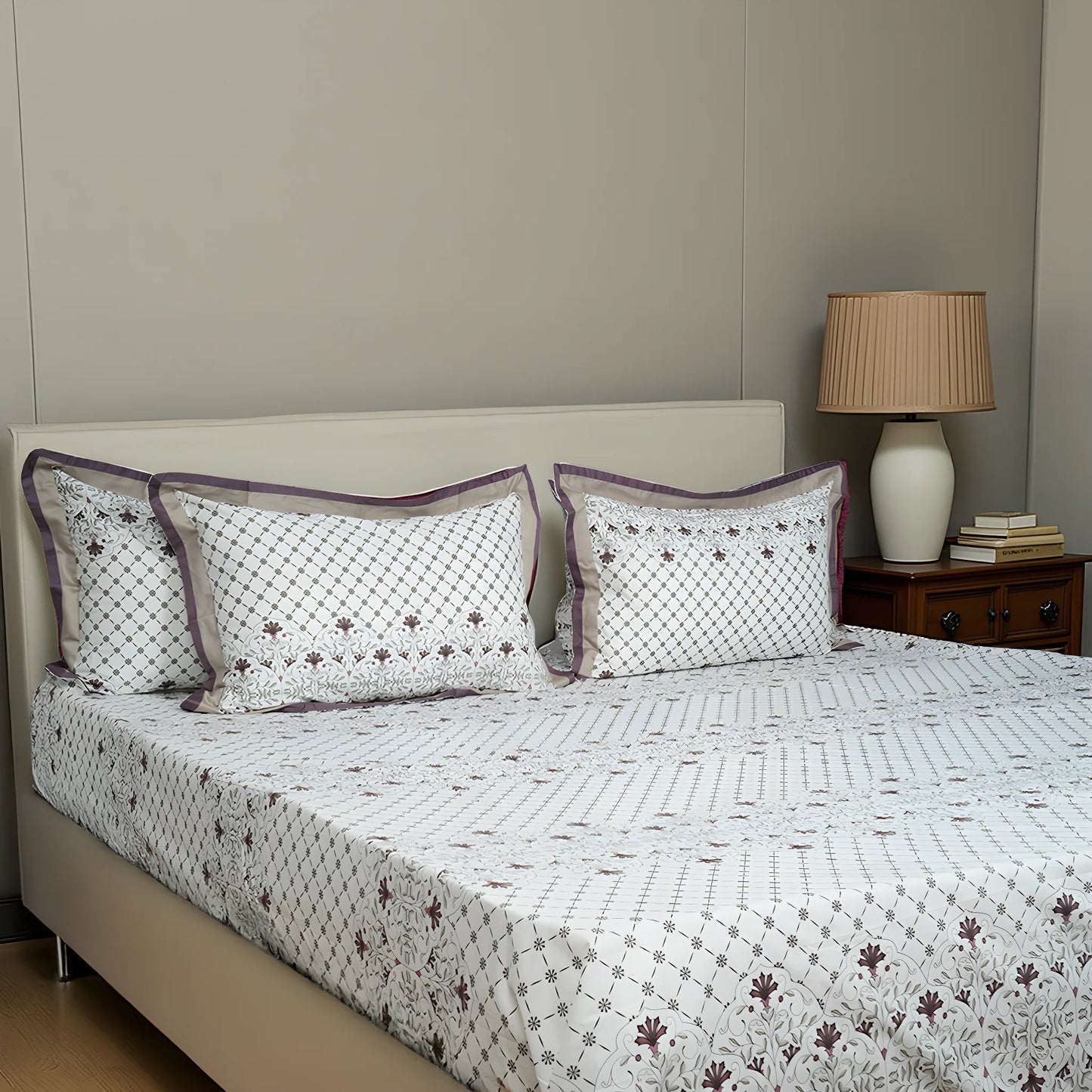 Lavish Vase Line 100% Cotton King-Size Bedsheet + 2 Pillow Covers
