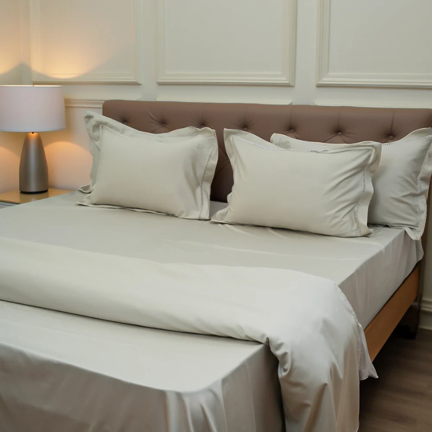Luxor Soft Haven (300 TC) - 100% Cotton King-Size Bedsheet + 2 Pillow Covers