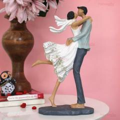 Kissing Couple Showpiece - (MVS)